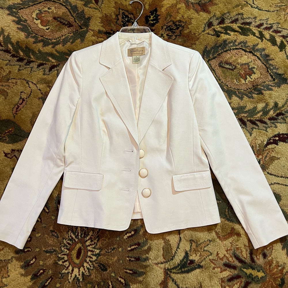 Size 8 Boutique Essentials crop jacket